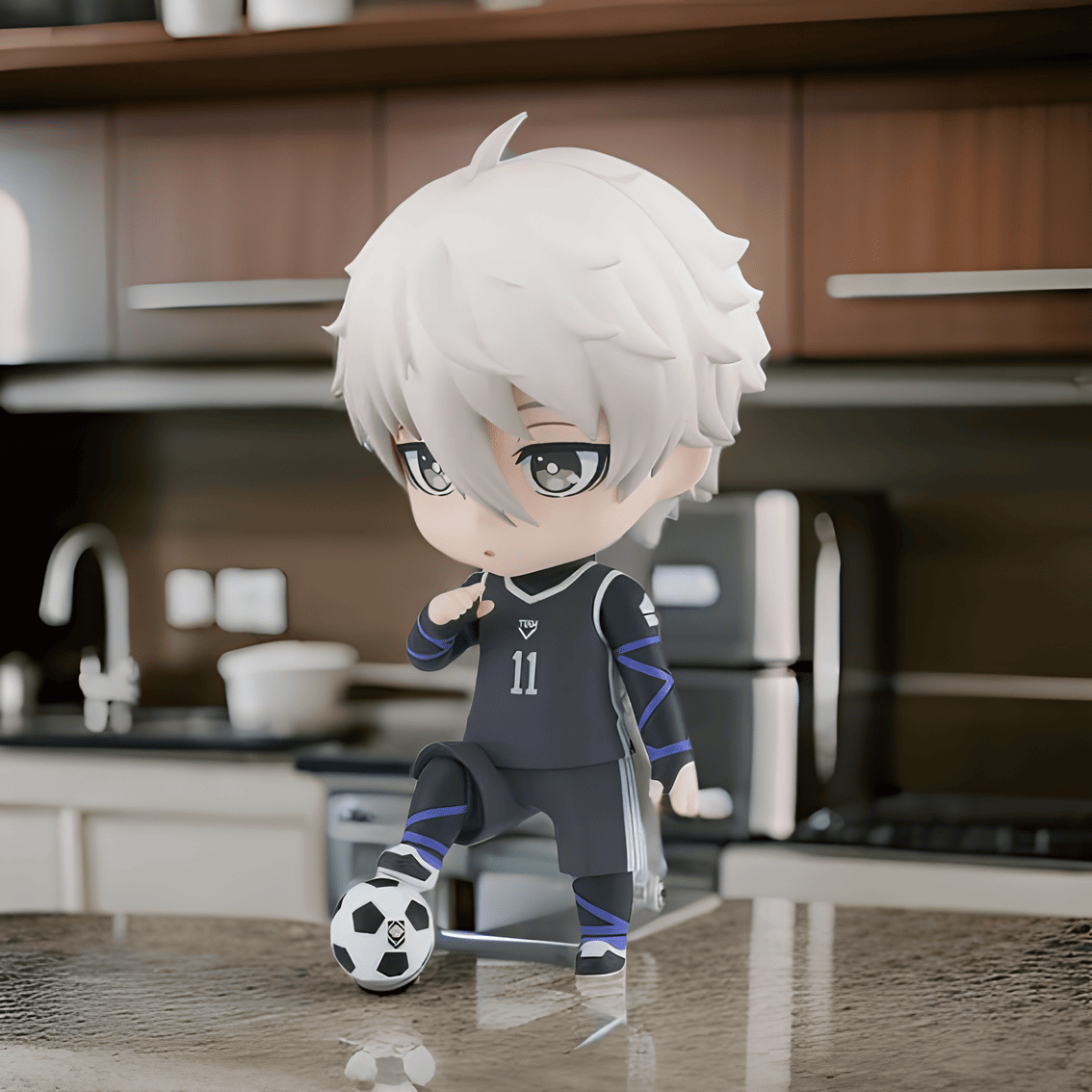 Figurine Bluelock miniature représentant Seishiro Nagi dans une maison