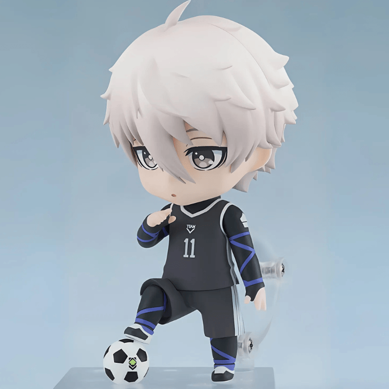 Figurine de Nagi Seishiro avec un ballon